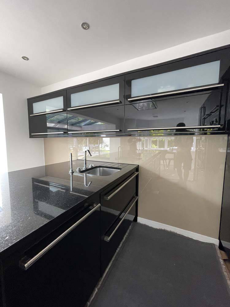 Antelope Colour Glass Splashback - CreoGlass E-Shop