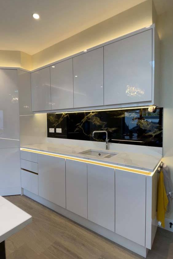 Golden - Black Opera Splashback - CreoGlass E-Shop