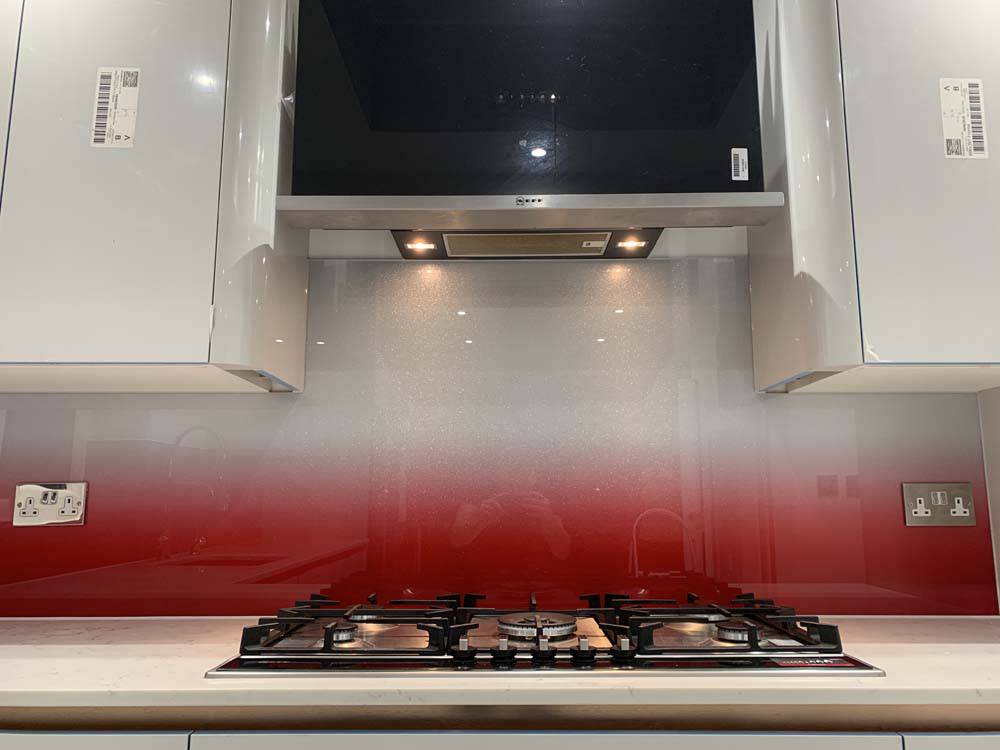Red to White- Gradient - Splashback - CreoGlass E-Shop
