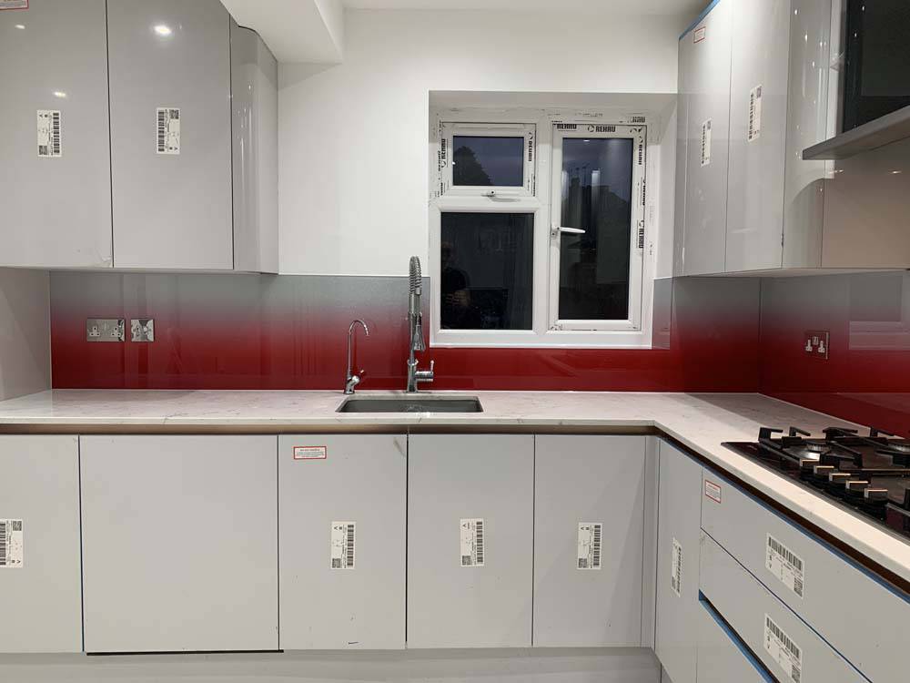 Red to White- Gradient - Splashback - CreoGlass E-Shop