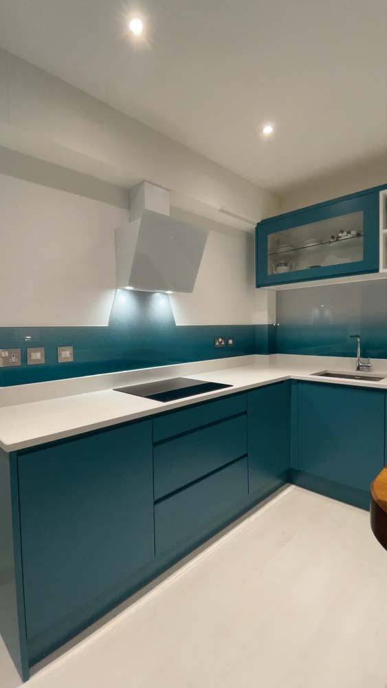 Teal to White- Gradient - Splashback - CreoGlass E-Shop