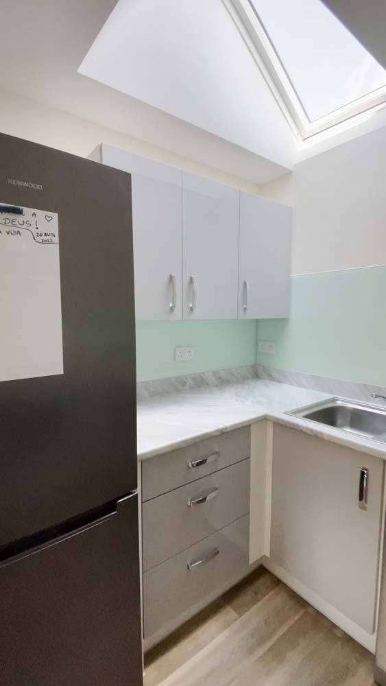 White Green Colour Glass Splashback - CreoGlass E-Shop