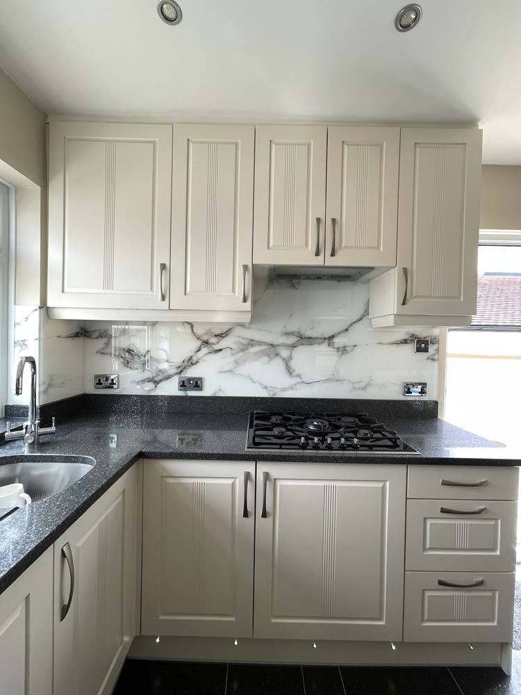 White Printed Marble Glass Splashback - CreoGlass E-Shop