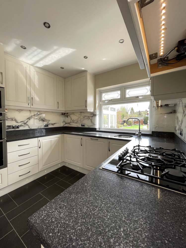 White Printed Marble Glass Splashback - CreoGlass E-Shop
