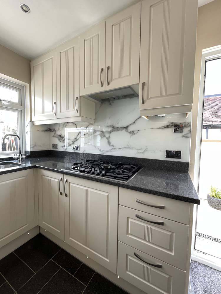 White Printed Marble Glass Splashback - CreoGlass E-Shop