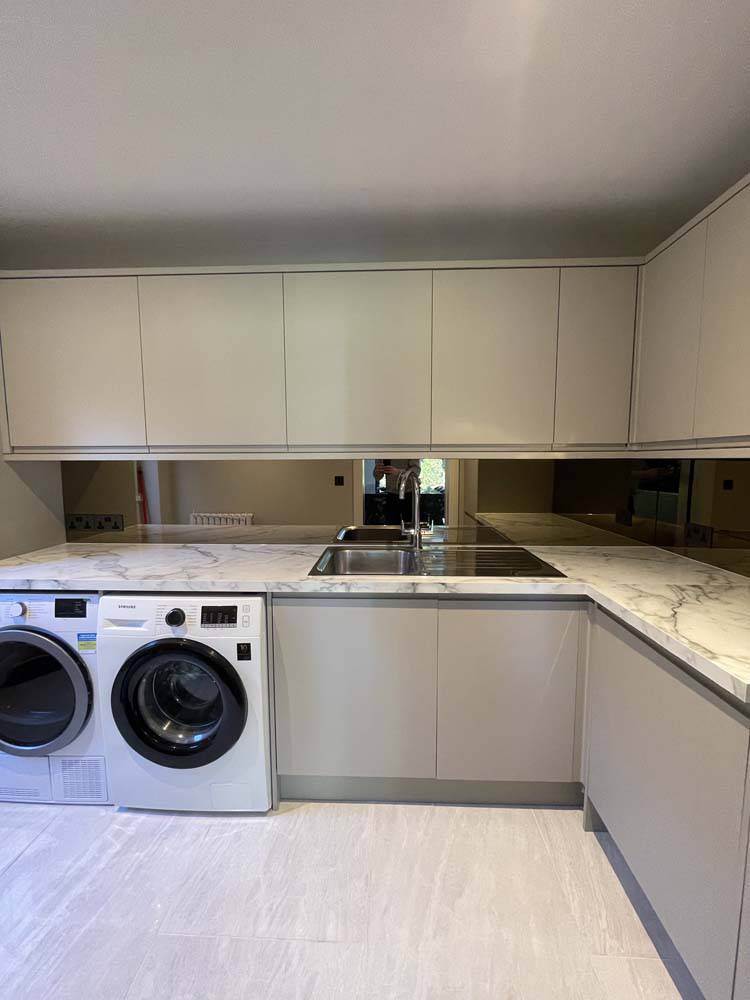Bronze Toughened Mirror Splashback - CreoGlass E-Shop