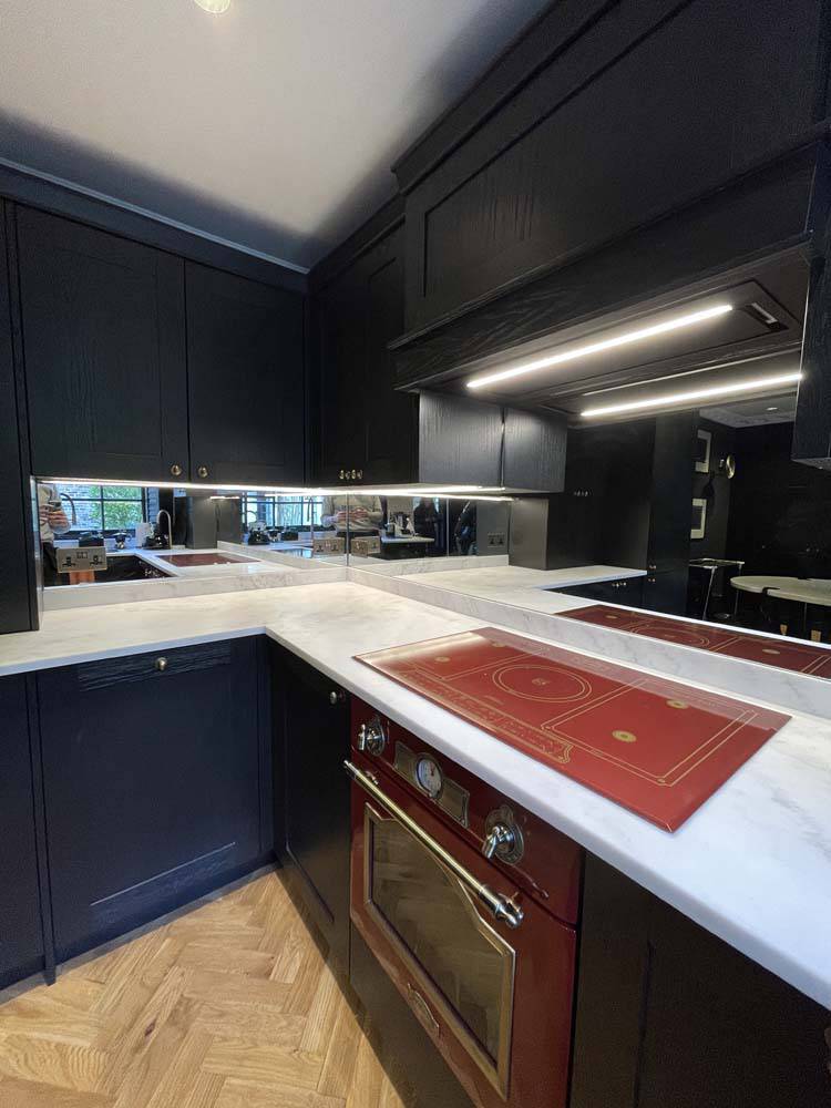 Silver Toughened Mirror Splashback - CreoGlass E-Shop