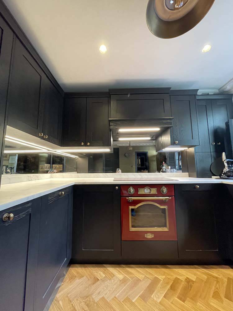 Silver Toughened Mirror Splashback - CreoGlass E-Shop