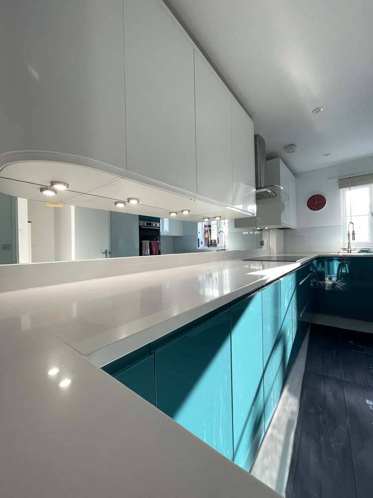 Silver Toughened Mirror Splashback - CreoGlass E-Shop