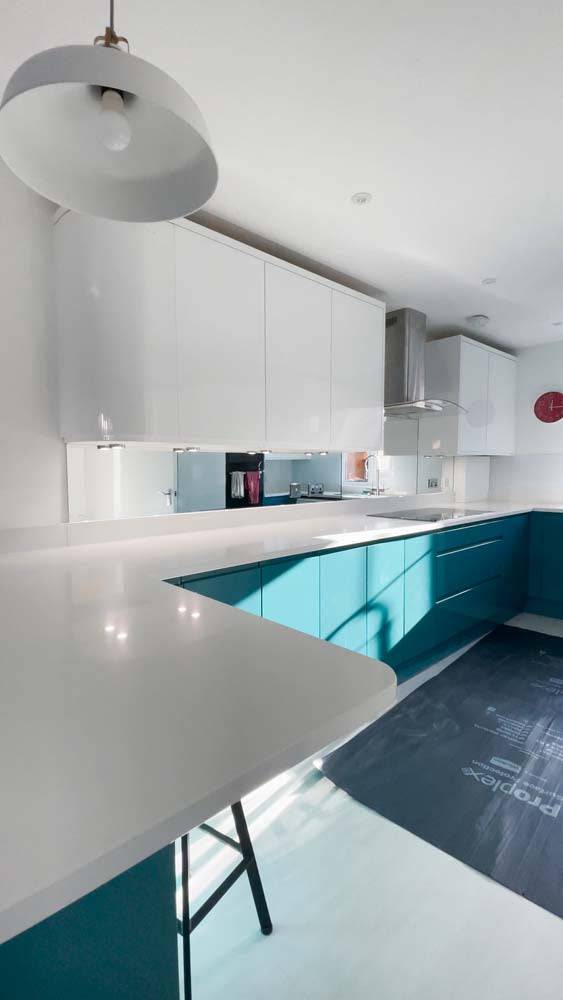 Silver Toughened Mirror Splashback - CreoGlass E-Shop