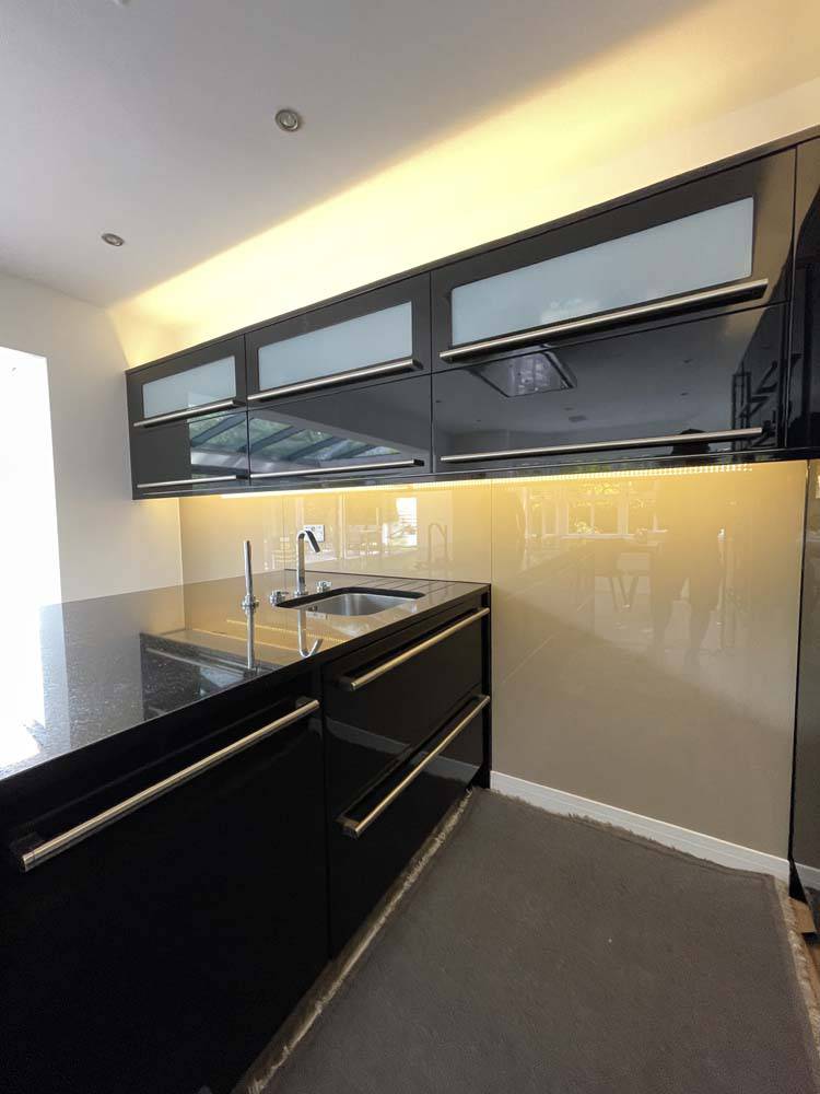 Antelope Colour Glass Splashback - CreoGlass E-Shop