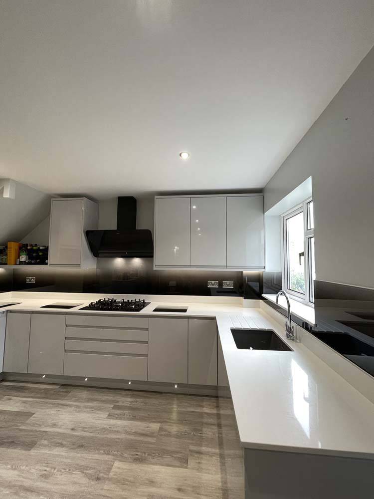 Black to White - Gradient - Splashback - CreoGlass E-Shop