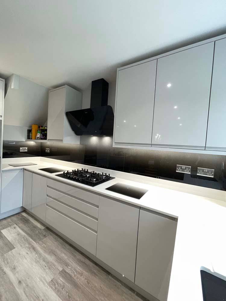 Black to White - Gradient - Splashback - CreoGlass E-Shop