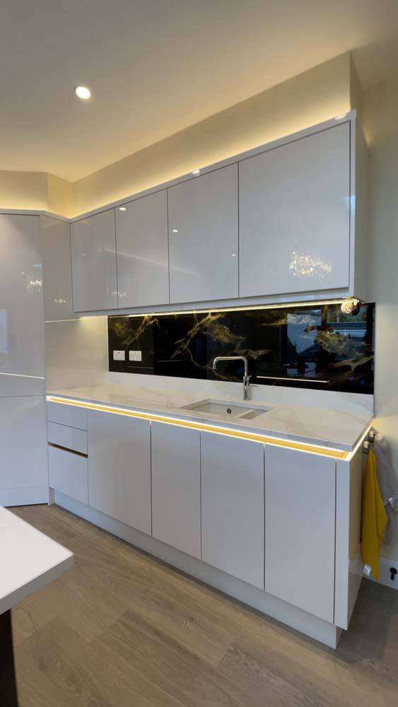 Golden - Black Opera Splashback - CreoGlass E-Shop