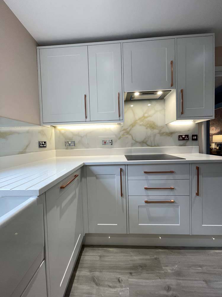 Golden - White Opera Splashback - CreoGlass E-Shop