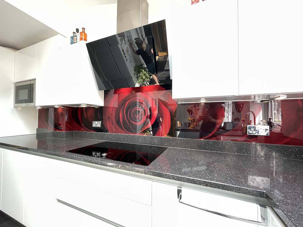 Red Rose Printed Glass Kitchen Splashback - CreoGlass E-Shop
