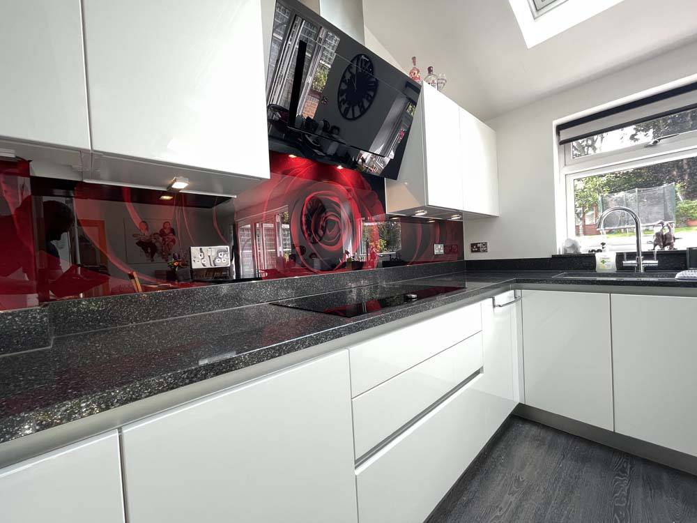 Red Rose Printed Glass Kitchen Splashback - CreoGlass E-Shop