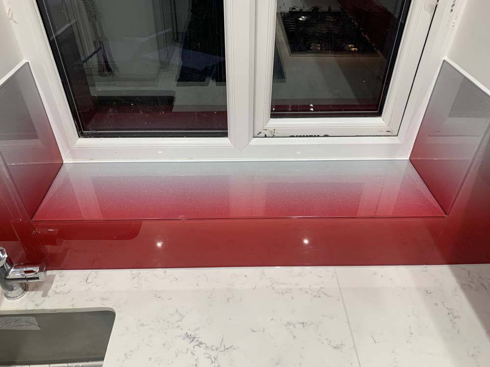 Red to White- Gradient - Splashback - CreoGlass E-Shop