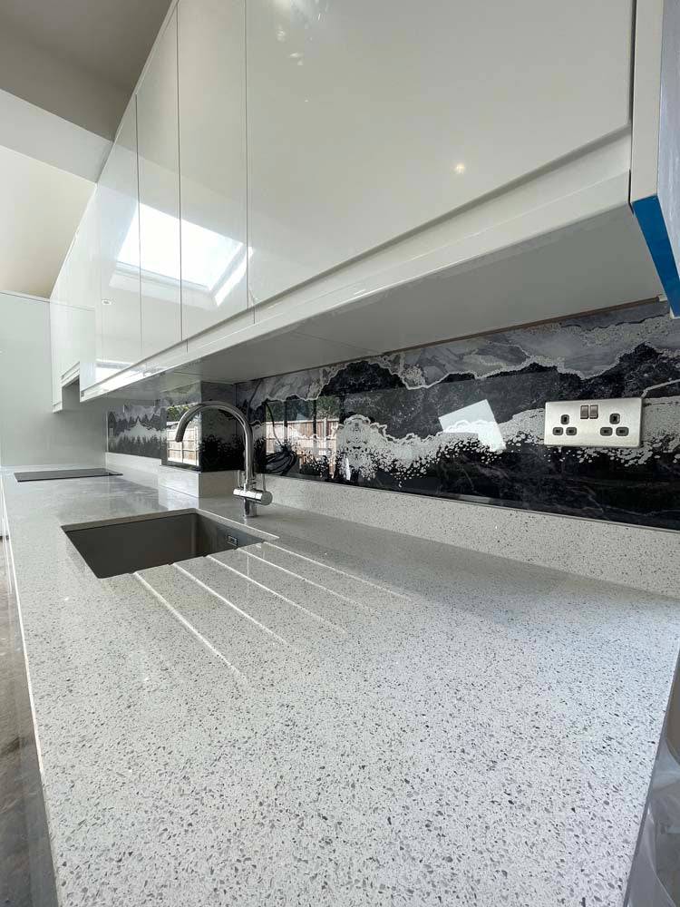 Silver- Famida - Splashback - CreoGlass E-Shop