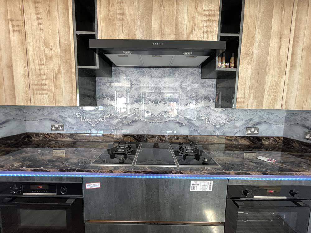 Silver - Grey- Famida - Splashback - CreoGlass E-Shop