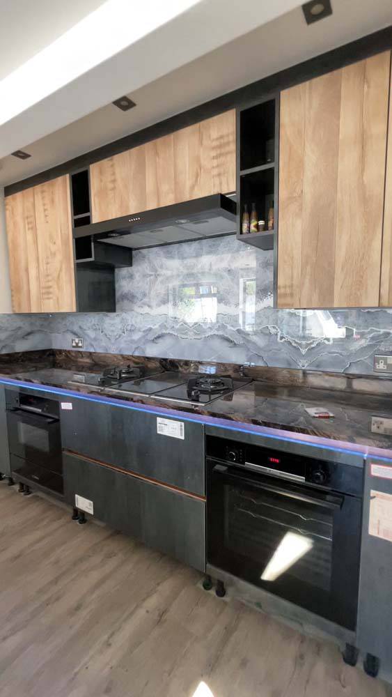 Silver - Grey- Famida - Splashback - CreoGlass E-Shop