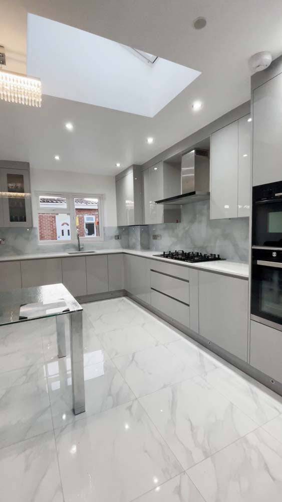 Silver - White Opera Splashback - CreoGlass E-Shop