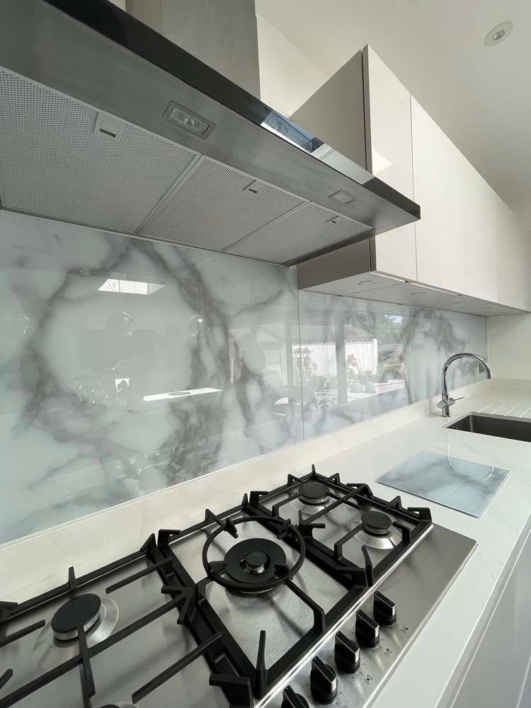 Silver - White Opera Splashback - CreoGlass E-Shop