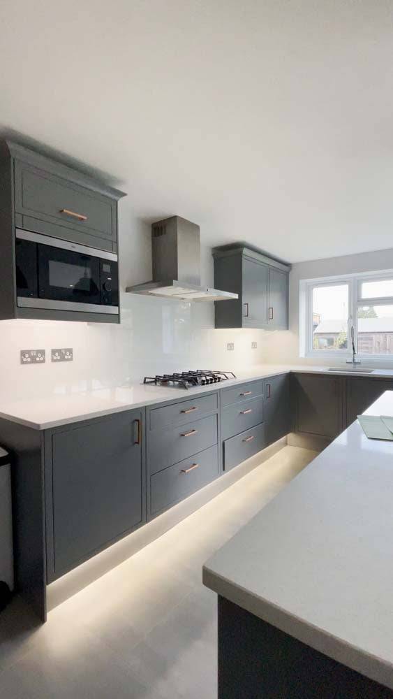 White Colour Glass Splashback - CreoGlass E-Shop